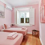 Charming 4 Bedroom In Chiado Lisboa
