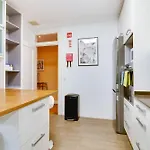 Daire Charming 4 Bedroom In Chiado Lisboa