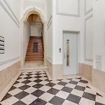Daire Charming 4 Bedroom In Chiado