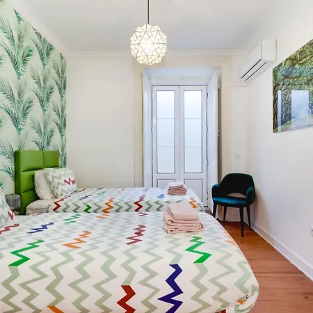 Daire Charming 4 Bedroom In Chiado *