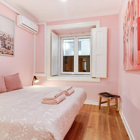 Apartament Charming 4 Bedroom In Chiado *