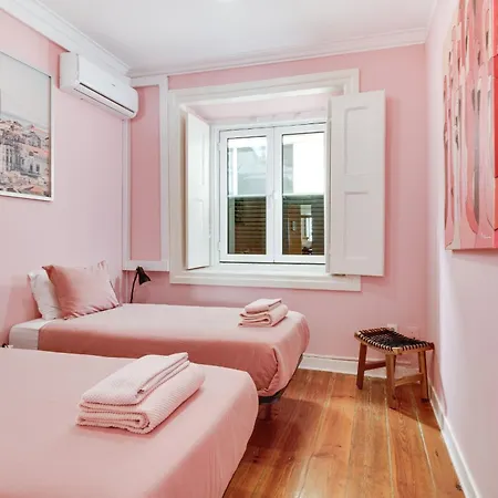 Charming 4 Bedroom In Chiado Lizbona
