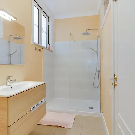 Apartament Charming 4 Bedroom In Chiado Lizbona