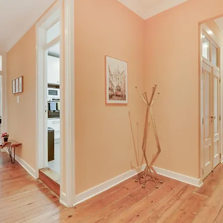 Apartament Charming 4 Bedroom In Chiado