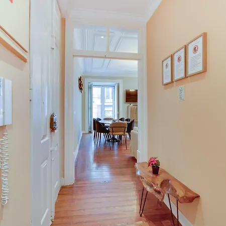 Charming 4 Bedroom In Chiado 아파트 *