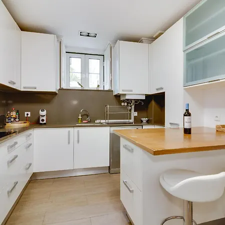 Charming 4 Bedroom In Chiado 아파트 *