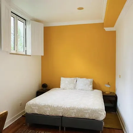 Charming 4 Bedroom In Chiado Apartamento
