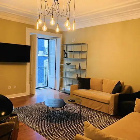 Charming 4 Bedroom In Chiado Apartamento